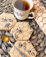 Load image into Gallery viewer, Embossed Honeycomb And Bee Rolling Pin – Pottery &Baking