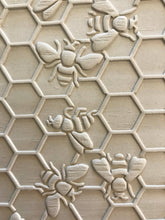 Load image into Gallery viewer, Embossed Honeycomb And Bee Rolling Pin – Pottery &Baking