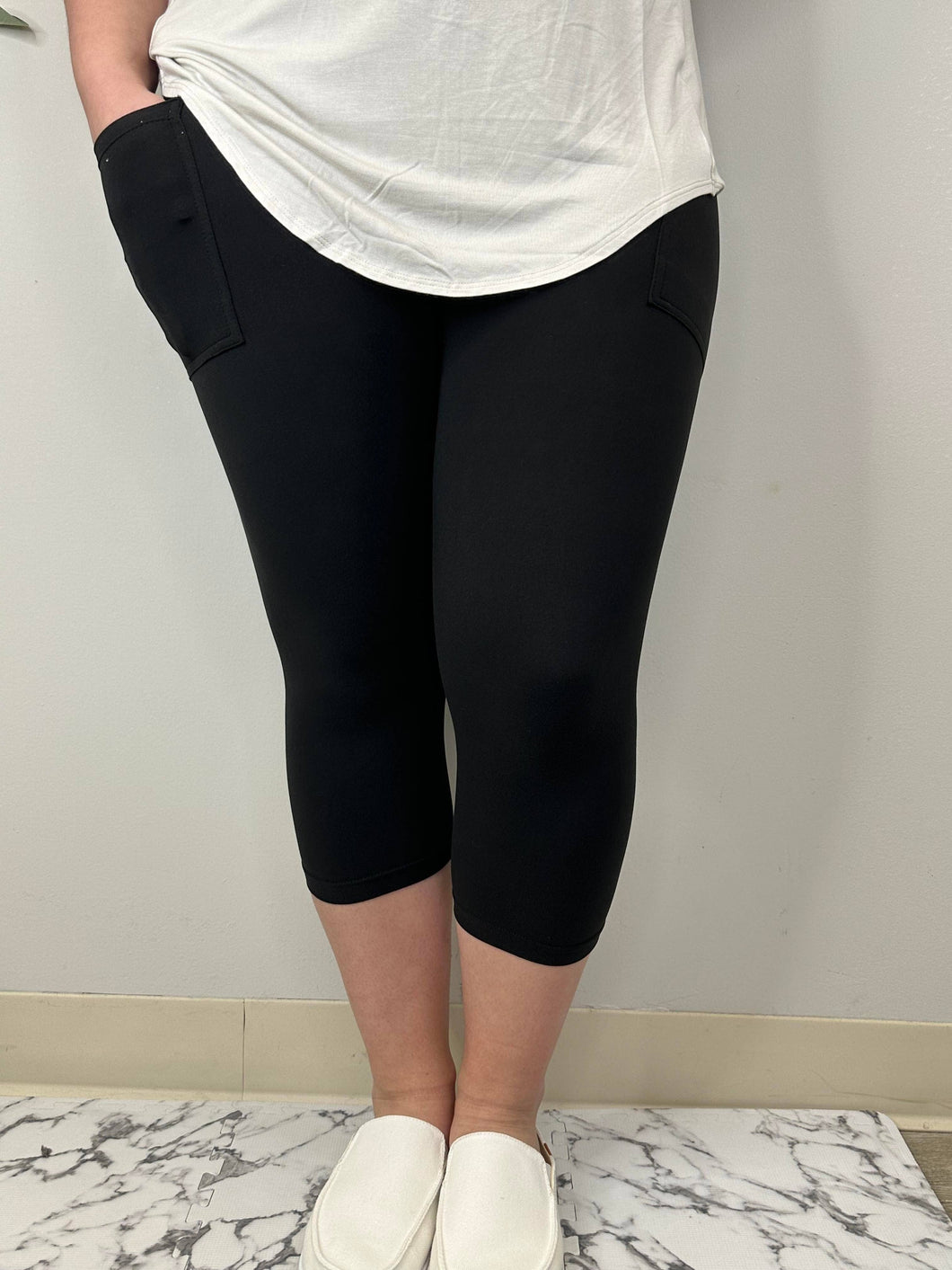 Black Capri w/ Pockets: TC