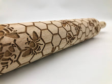 Load image into Gallery viewer, Embossed Honeycomb And Bee Rolling Pin – Pottery &amp;Baking
