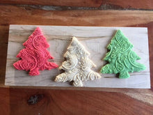 Load image into Gallery viewer, Embossed Paisley Rolling Pin – Pottery &amp; Baking
