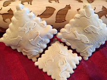 Load image into Gallery viewer, Embossed Cats Rolling Pin –Bakers And Potters
