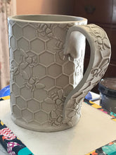Load image into Gallery viewer, Embossed Honeycomb And Bee Rolling Pin – Pottery &amp;Baking
