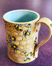 Load image into Gallery viewer, Embossed Honeycomb And Bee Rolling Pin – Pottery &amp;Baking
