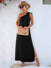 Load image into Gallery viewer, Black One-Shoulder Slit Maxi Dress
