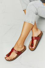 Load image into Gallery viewer, MMShoes Drift Away T-Strap Flip-Flop in Red
