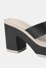 Load image into Gallery viewer, Weeboo Cherish The Moments Contrast Platform Sandals in Black
