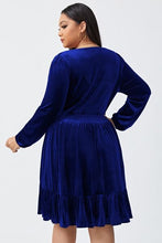 Load image into Gallery viewer, Plus Size Plunge Long Sleeve Mini Dress
